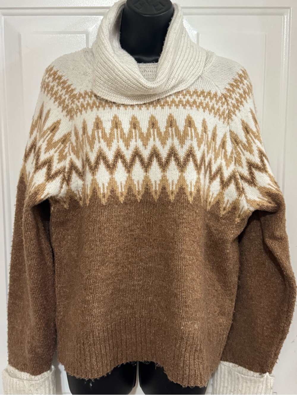TAHARI Fair Isle Cowl Neck Knit Sweater - Cream & Camel Brown Neutral - Size L